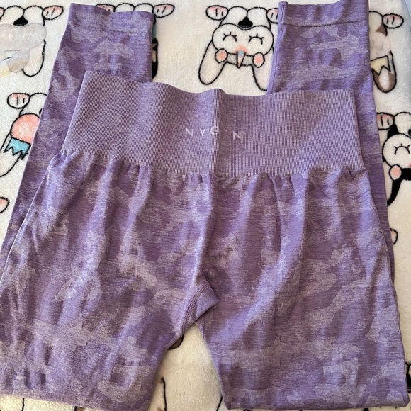 Lilac Camo Seamless Leggings, size L - Picture 7 of 11